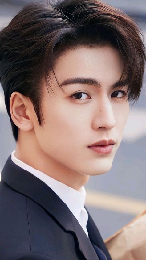 Zhang Linghe, Korean Male Actors, Most Handsome Actors, Chinese Films, Handsome Asian Men, Chinese Actors, Cute Asian Guys, Japanese Men, Handsome Actors