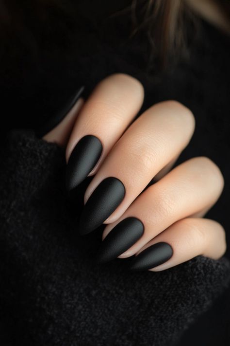 From Matte to Metallics: 33 Fall Nail Color Ideas You Can't Miss Matte Black Nails, Nail Colors Winter, Fall Nail Trends, Nagellack Trends, Matte Nails Design, Plaid Nails, Winter Nail Designs, Fall Nail Colors, Dark Nails