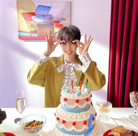 Seventeen Cake, Dk Is Dokyeom, 17 Birthday Cake, Seventeenth Birthday, Seventeen Instagram, Adore U, I Luv U, Pledis 17, 인물 사진