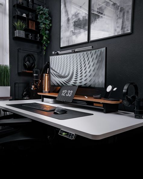 Like and follow @clean.desk.setup for more daily desk inspiration. . 📸: @ulresch . . ➖➖➖➖➖➖➖➖➖➖➖➖➖➖ #desksetup #workspace #productivity #homeoffice #officeinspiration #minimalist #deskdecor #workspaceinspiration #workfromhome #deskgoals #deskorganization #officedesign #deskstyling #officegoals #desklove #homedecor #deskaccessories #interiordesign #cleanworkspace #cleanlinessiskey #desksetupgoals ➖➖➖➖➖➖➖➖➖➖➖➖➖➖ Clean Desk Setup, White Desk Setup, Dark Modern House, Minimal Desk Setup, Minimal Desk, Mac Setup, Modern Home Offices, Clean Desk, Computer Desk Setup