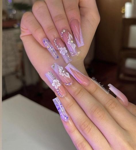 Quinceanera Nails Blue, Lilac Nails Design, Sliver Nails, Purple And Silver Nails, Quince Planning, Light Purple Nails, Quince Nails, Quinceanera Nails, Mauve Nails