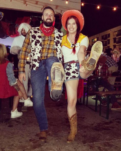 Jesse And Woody Costume Couple, Woody And Jessie Costumes, Holloween Costumes, Woody Costume, Halloween Costumes Diy Couples, Woody And Jessie, Halloween Couple, Couple Ideas, Holloween Costume