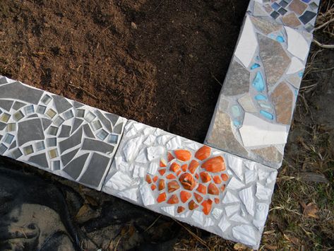 A mosaic cinder block garden bed | The Survival Gardener Cinder Block Garden Bed, Diy Mosaic Garden, Perennial Garden Plans, Cinder Block Garden, Florida Gardening, Mosaic Garden Art, Survival Gardening, Backyard Paradise, Square Foot Gardening