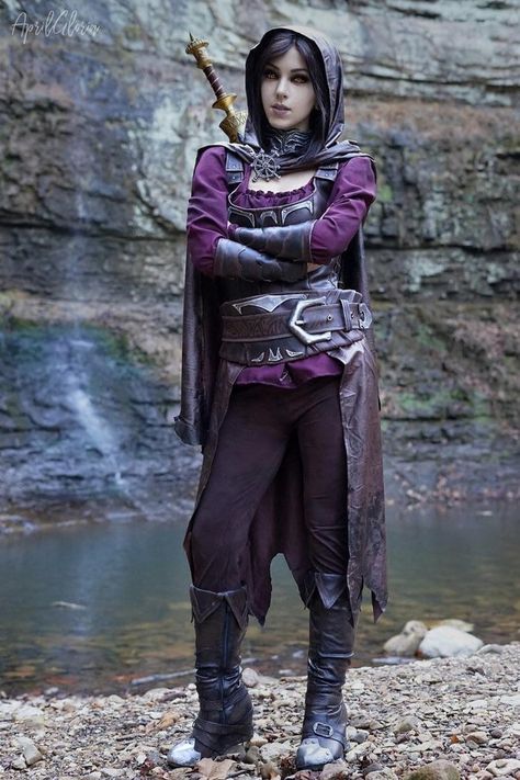 Elder Scrolls Cosplay, Serana Skyrim Cosplay, Witch Concept Art, Witch Concept, Gaming Cpu, Skyrim Cosplay, Medieval Witch, Skyrim Art, Elder Scrolls Art