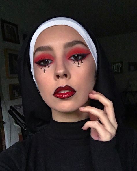 Nun Halloween Costume, Nun Halloween, Halloween Makeup Witch, Nun Costume, Holloween Makeup, Halloween Makeup Diy, Amazing Halloween Makeup, Cute Couple Halloween Costumes, Halloween Makeup Inspiration