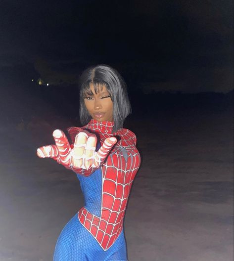 Spider Woman Costume Ideas, Spiderman Halloween Makeup, Peter Parker And Gwen Stacy, Spider Man Halloween, Diy Costume Ideas, Girl Halloween Costumes, Hot Halloween Outfits, Foto Top, Spiderman Costume