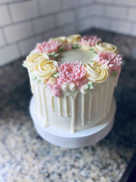 Fake Flower Cake, Drip Cake With Flowers, Birthday Cake Fresh Flowers, Cake With Fake Flowers, Floral Drip Cake, Cake With Fake Flowers On Top, Buttercream Drip Cake, Buttercream Drip, Sprinkle Drip Cake