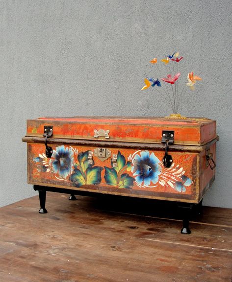 Facebook Vintage Trunk Coffee Table, Suitcase Furniture, Trunk Makeover, Suitcase Table, Trunk Coffee Table, Vintage Trunk, Metal Trunks, Painted Trunk, Bohemian Furniture