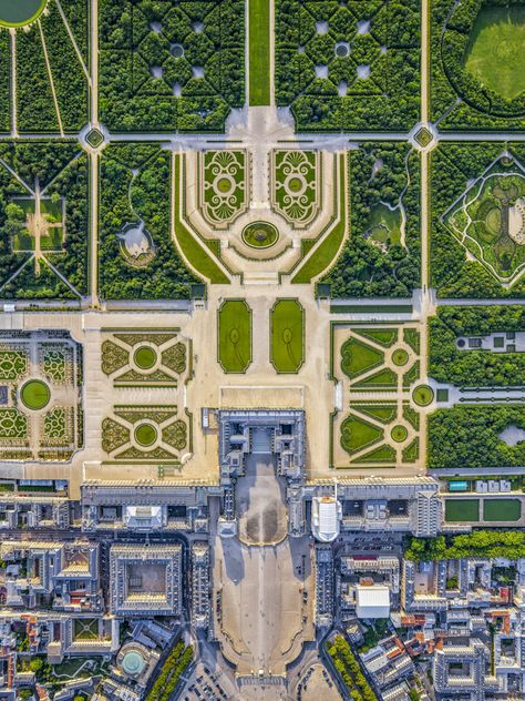 Castle House Design, Versailles Garden, Versailles France, Palace Garden, Garden Design Plans, Palace Of Versailles, Landscape Architecture Design, Garden Architecture, Castle House