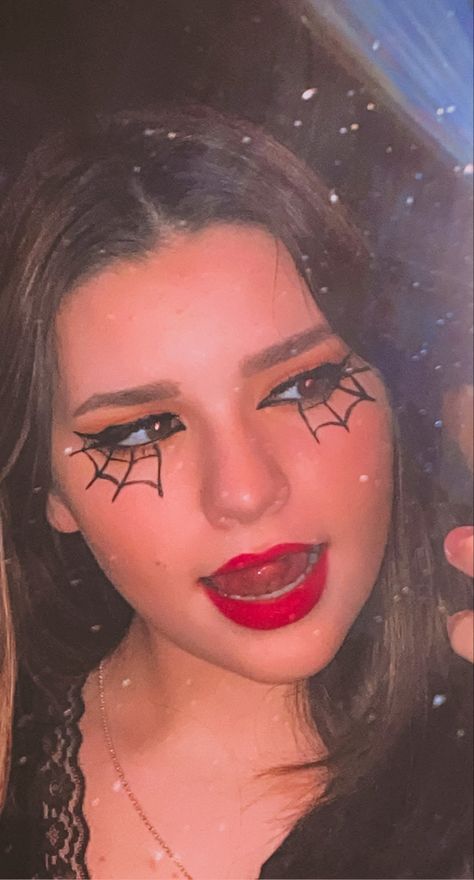 Witch's Makeup, Halloween Witch Makeup Ideas, Simple Witch Makeup, Witches Makeup, Hallowen Schminke, Spiderman Makeup, Halloween Schminke, Halloween Makeup Witch, Horror Make-up