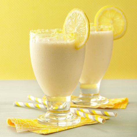 Creamy Lemon Milk Shakes How To Make Lemonade, Healthy Milkshake, Milkshake Recipe Easy, Best Milkshakes, Lemon Ice Cream, Smoothies And Shakes, Milkshake Recipe, Candied Lemons, Malted Milk