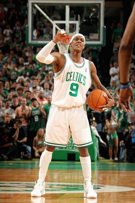 Rajon Rondo -Boston Celtics  Directing traffic Basketball Challenge, Mvp Basketball, Rajon Rondo, Celtics Basketball, Celtic Pride, Pittsburgh Penguins Hockey, Boston Strong, Nba Legends, Sports Hero