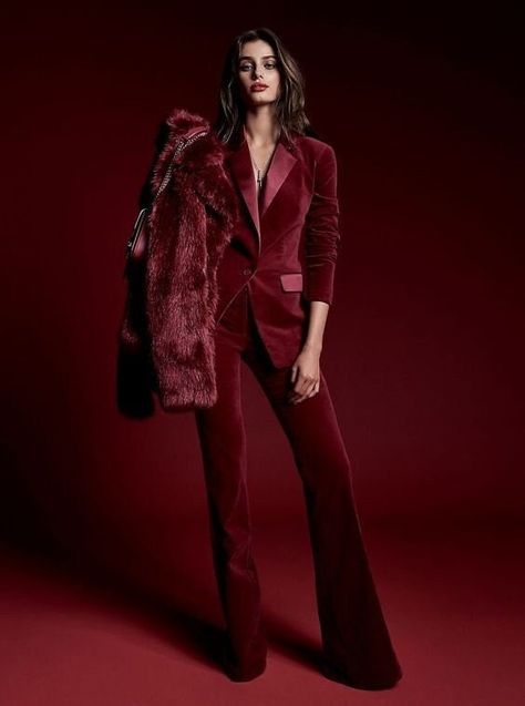 Womens Power Suit, Red Velvet Suit, Cocktail Outfits, Designer Tuxedo, Suits Formal, Cocktail Outfit, Velvet Suit, Stil Boho, Party Suits