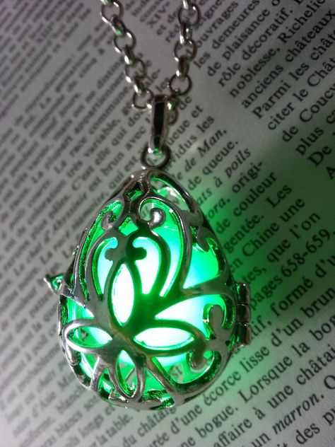 Slytherin Aesthetic, Magical Jewelry, Punk Jewelry, Fantasy Jewelry, Pretty Jewellery, Cute Jewelry, In The Dark, Glow In The Dark, Hogwarts