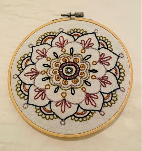 Hand embroiderd mandala Mandela Embroidery, Embroidery Mandala, Mandala Embroidery, Embroidered Mandala, Embroidering Machine, Hand Work Embroidery, Cow Painting, Hand Embroidery Design Patterns, Creative Embroidery