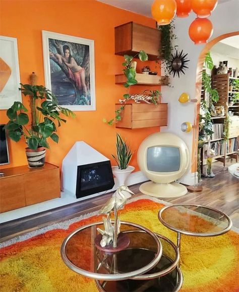 70s Living Room Aesthetic, Retro Futurism Interior, 70s Room, 70’s Decor, 70s Living Room, Aesthetic 70s, 60s House, 70s Interior Design, 1970s House