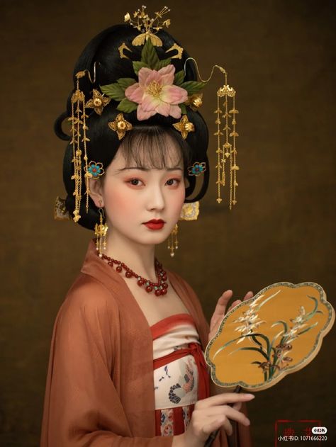 Tang Dynasty Hairstyles, Tang Dynasty Hair, Traditional Asian Hairstyles, Dynasty Hairstyles, Chinese Hairstyles, Ancient Chinese Hairstyles, Ancient Outfits, Asian Hair Ornaments, Hanfu Hairstyles