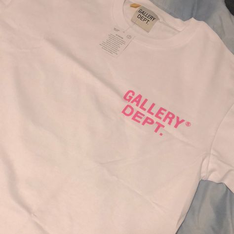 Brand New Stylish Gallery Department Souvenir Tee Size M (Pink & White) Oversized Fit .. With Tags Pink And White Graphic Tee, Pink Gallery Dept Shirt, Powerhouse Outfit, Light Pink Shirt Outfit, Gallery Dept Shirt, Gallery Department, Poshmark Clothes, Pink Graphic Tee, Y2k Graphic Tees