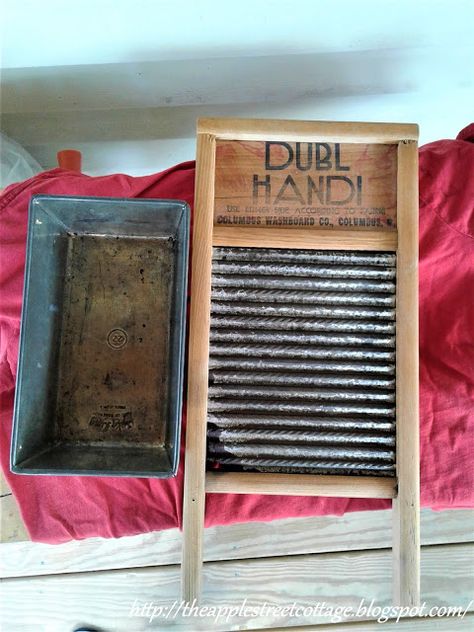 Vintage Washboard Upcycle Diy Washboard, Washboard Decor Ideas, Washboard Crafts, Washboard Decor, Vintage Washboard, Old Washboards, Growing Up Black, Pallet Wall Decor, Pallet Wall