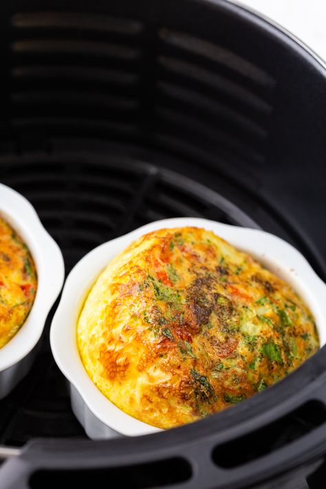 Ceramic ramekins of eggs in the air fryer Ceramic Ramekins, Air Fryer Ninja, Ramekin Recipe, Delicious Air Fryer Recipes, Cooking Eggs, Air Fryer Fish, Air Fryer Oven Recipes, Weaning Recipes, Air Fry Recipes