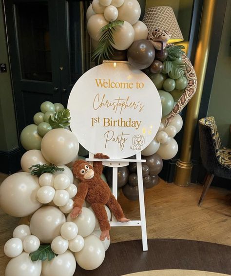 Safari Entrance Decor, Baby Shower Entrance Decor, Party Entrance Decoration, Zoo Baby Shower, Jungle Theme Birthday Party, Party Entrance, Jungle Theme Birthday, Safari Theme Birthday, Safari Theme Party