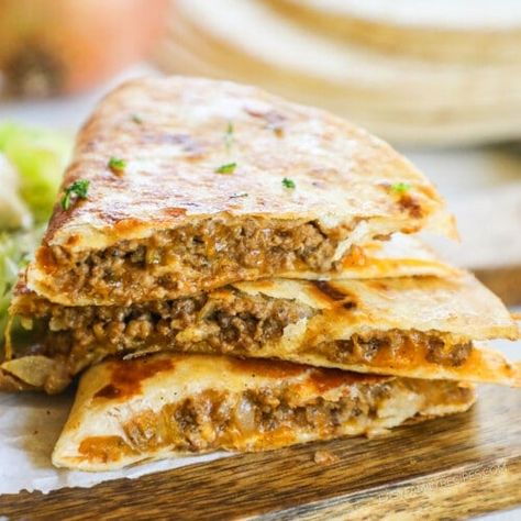 These Ground Beef Quesadillas are a simple and heart meal that the whole family will love! Juicy ground beef crumbles are seasoned to perfection, then layered with melty cheese in a perfectly golden, crisped tortilla. Enjoy as-is or customize with your favorite add-ins and toppings! Ground Beef Quesadilla Recipes, Ground Turkey Tortilla, Recipes Using Tortillas, Veggie Quesadilla Recipes, Recipe Using Tortillas, Quesadilla Recipes Beef, Steak Quesadillas, Ground Beef Quesadillas, Easy Pasta Dinner Recipes