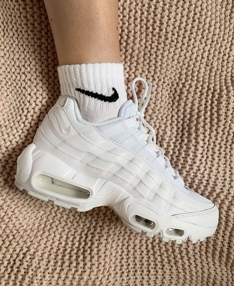 Air Max 93, Photographie Indie, Nike Tn, Swag Shoes, Nike Air Max 95, Air Max 95, Trendy Sneakers, Nike Shoes Women, Best Sneakers