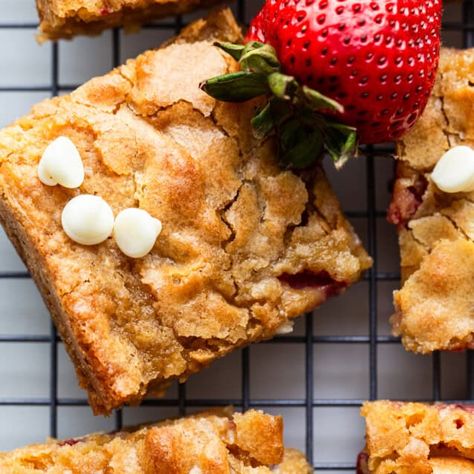 White Chocolate Strawberry Blondies - Fit Foodie Finds Strawberry Blondies, Strawberry Blondie, Strawberry Oatmeal Bars, White Chocolate Brownies, Low Carb Meats, Strawberry Brownies, Fit Foodie Finds, White Chocolate Strawberries, Strawberry Oatmeal