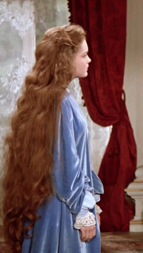 Barbie Princess And The Pauper, Princess And The Pauper, Rapunzel Hair, Really Long Hair, Romy Schneider, Super Long Hair, Barbie Princess, Very Long Hair, Beautiful Long Hair