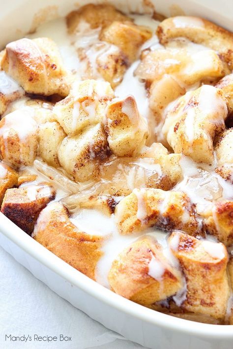 Apple Cinnamon Roll Bubble Up | Mandy's Recipe Box Pillsbury Cinnamon Roll Recipes, Roll Desserts, Cinnamon Roll Apple Pie, Cinnamon Roll Monkey Bread, Cinnamon Roll Bread, Apple Desserts Easy, Cinnamon Roll Casserole, Fast Desserts, Apple Cinnamon Rolls