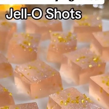 Cocktails (21+ to follow) on Instagram: "Sparkle your way into 2024 with these Glitter Rosé Champagne Jell-O Shots! ✨🥂 They will take your New Year’s parties to the next level 🤩 Tag a friend that would love these! 🥂 #glitterrosechampagnejelloshots #rose #champagne #jelloshots #jello #shots #nye #newyears #nyecocktails #holidaycocktails #glitter Ingredients: -1.5 cups Rosé champagne, divided -1/3 cup sugar -2 tbsp lemon juice -2 envelopes gelatin -1/2 cup vodka -edible glitter" Champagne Shots, Champagne Jello Shots, New Years Eve Party Ideas Food, Jell O Shots, Jelly Shots, Champagne Birthday, Champagne Drinks, Jello Shot Recipes, Jello Shot