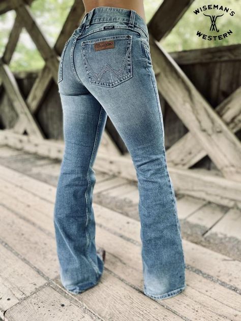 𝗦𝗔𝗟𝗘 𝗕𝗔𝗥𝗡 Boot Cut Jeans Western, Showing Outfits, Punchy Style, Modesty Journey, Wrangler Butts, Western Blazer, Cute Western Outfits, Country Jeans, Casual Country Outfits