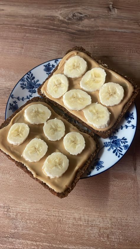 Pb Toast, Toast With Peanut Butter, Rye Toast, Peanut Butter And Banana, Yogurt Bowl, Chia Seed Pudding, Rye Bread, Healthy Clean Eating, Smoothie Bowl