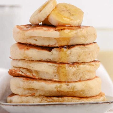 Healthy Greek Yogurt Pancakes for One Banana Pancakes Healthy Oatmeal Greek Yogurt, Coconut Flour Protein Pancakes, Oatmeal Flour Pancakes, Yogurt Pancakes Healthy, Greek Yogurt Pancakes Recipe, Yoghurt Pancakes, Greek Yogurt Oatmeal, Greek Yogurt Eggs, Protein Powder Pancakes