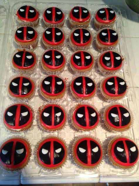 Deadpool cupcakes! Comic Cupcakes, Deadpool Cake, Deadpool Party, Deadpool Birthday, 40th Birthday Cupcakes, Honey Ideas, Marvel Party, Construction Theme Party, Kid Cupcakes