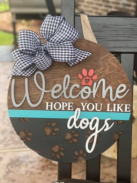 Welcome Signs Front Door, Pet Things, Welcome Door Signs, Door Signs Diy, Wooden Door Signs, Round Wood Sign, Laser Cut Sign, Front Porch Christmas Decor, Dog Signs