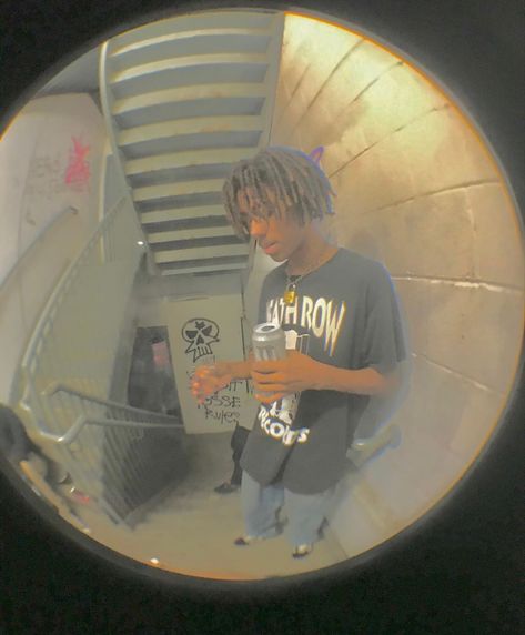 Arte Van Gogh, Fish Eye Lens, Discord Server, City Aesthetic, Black Boys, Aesthetic Photo, Aesthetic Photography, Mood Pics, Pose Reference