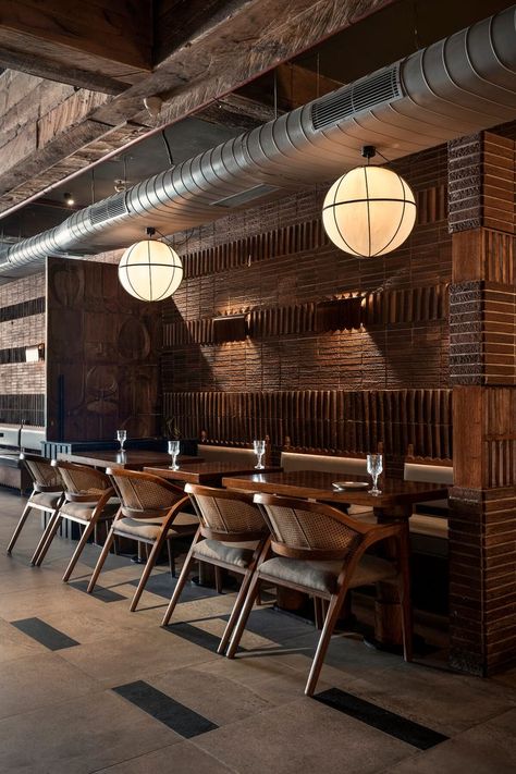 Industrial Restaurant Interior, Bohemian Restaurant, Restaurant Design Rustic, Bamboo Chandelier, Industrial Restaurant, Rustic Restaurant, Restaurant Lighting, Loop Design, Vernacular Architecture