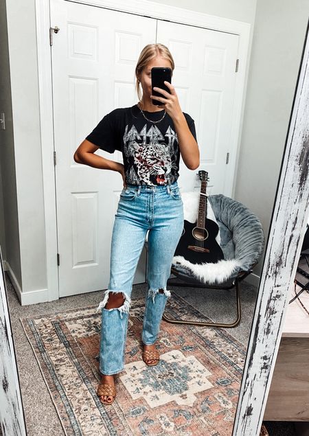 Casual Bbq Outfit Fall, Spring Summer Outfits 2023 Work, Trendy Hairstylist Outfits Summer, Cute Comfy Edgy Outfits, 30 Year Old Nashville Outfit, Spring Tshirt Outfits, Mom Jean Concert Outfit, Cute Zoo Outfits Spring, Mom Fashion Inspo Outfits