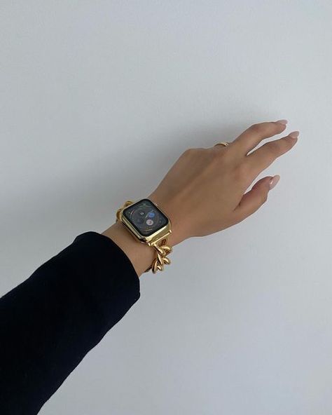 Minahil K on Instagram: "I’ve been looking for a fancy strap for my apple watch for so long! Finally found this golden chain strap from @lemonstraps . I no longer have to switch my apple watch for a fancier one when I’m dressed up! I’ve also got a discount code for you guys - use Minahil15 to get 15% off💁🏻‍♀️ You can also get your initals engraved. Swipe to see what i got on my strap!" Apple Watch Chain Strap, Apple Watch Chain, Golden Apple, Golden Chain, Jewellery Inspiration, Watch Chain, Ecosystem, Discount Code, Apple Watch Bands