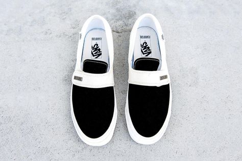 Fear of God Teases Another Colorway of Its Vans Classic Slip-On Collab Vans Slip On Black, Vans Shoes Fashion, Tactical Fashion, Style Vans, Image Swag, Vans Style, Hype Shoes, Vans Slip On, Herren Outfit