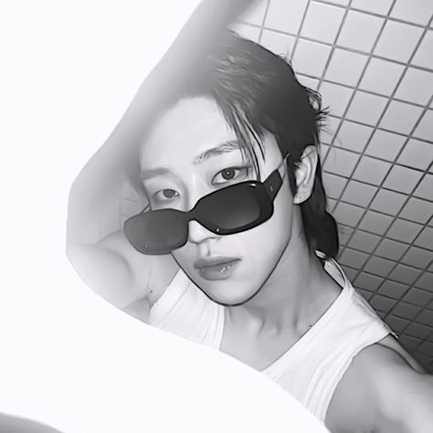 Minghao Widget, Minghao Black And White, Xu Minghao Icon, Seventeen Minghao Icon, Black Sando, Minghao Icon, Seventeen Pics, Seventeen Instagram, Xu Minghao