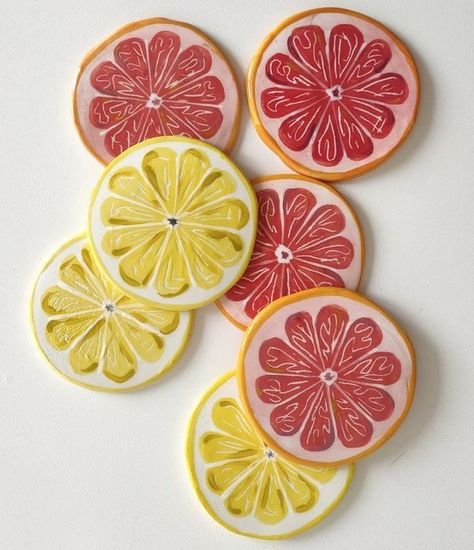 Coasters Clay Diy, Ceramic Fruit Coasters, Lemon Plate Pottery, Lemon Ceramic Plates, Homemade Coasters Clay, Clay Plate Design, Pottery Painting Coaster, Air Clay Coasters, Pottery Coasters Handmade