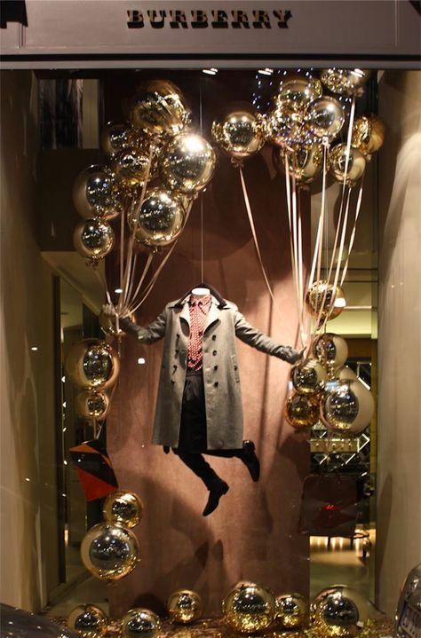 Luxury Window Display, Fashion Window Display, Christmas Windows, Store Window Display, Store Window Displays, Window Display Design, Retail Windows, Store Windows, Shop Fronts