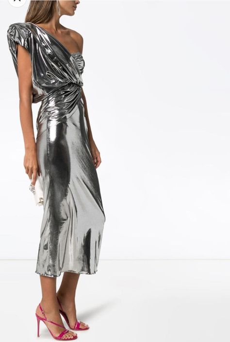 Metallic Silver Dress Outfit, Lame Outfits, Metallic Dress Outfit, 80 Prom, Types Of Prom Dresses, Casual Dress Outfit, Moda Steampunk, Metallic Dresses, Dressing Design