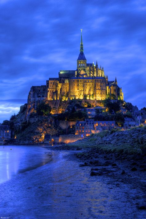 Mt St Michel, Best Vacation Destinations, Famous Castles, San Michele, Chateau France, Normandy France, Visit France, Mont Saint Michel, Beaux Villages