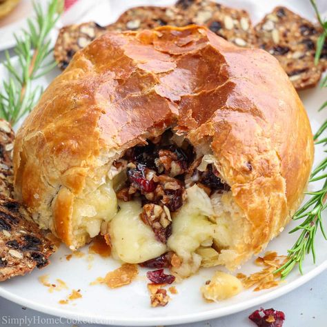 Baked Brie in Puff Pastry Baked Brie With Cranberries, Brie With Cranberries, Baked Brie Puff Pastry, Baked Brie With Jam, Baked Brie In Puff Pastry, Brie In Puff Pastry, Cheese Sauces, Brie En Croute, Baked Brie Recipes