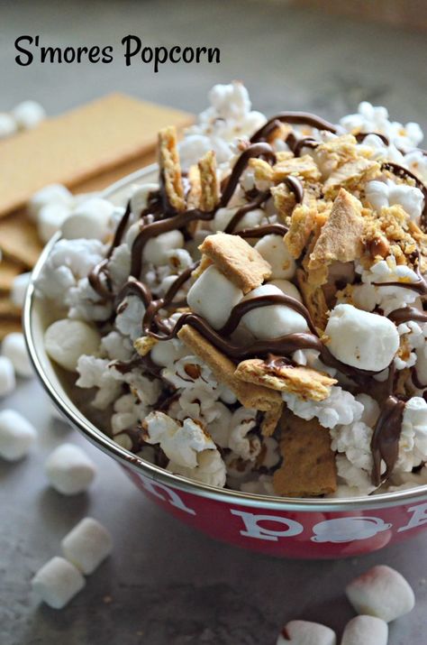 S'mores Popcorn S’mores Popcorn, Popcorn Smores, Smores Popcorn, Popcorn Popping, Cheesecake Oreo, Popcorn Mix, Smore Recipes, Homemade Strawberry Sauce, Sweet Popcorn