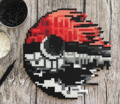 #Pokeball #Deathstar by hollohandcrafted #Pokemon #Star_Wars Mashup: Perler Beads Designs Easy, Easy Perler Beads, Star Perler, Pokemon Star, Pokemon Perler, Modele Pixel Art, Pokemon Bead, Arte Nerd, Perler Creations