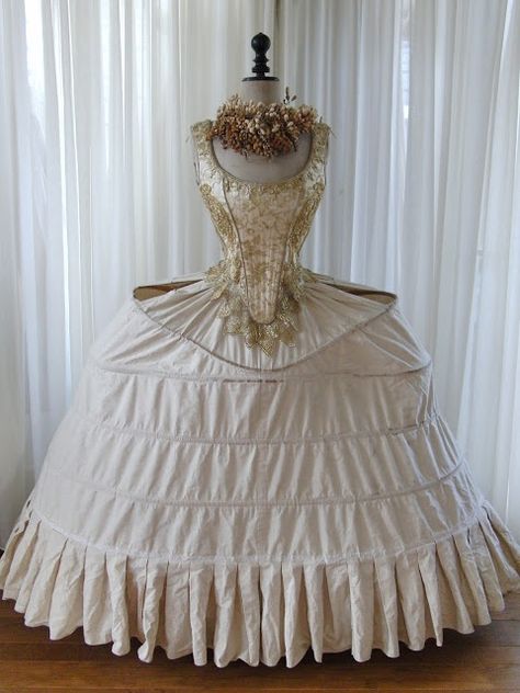 Panniers with frill, 1700s. (Corset is not period.) 17th Century Corset, Rococo Costume, 17th Century Fashion, Rococo Fashion, 18th Century Costume, Victorian Times, 18th Century Clothing, Century Dress, 18th Century Fashion